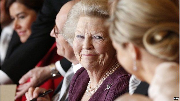 Queen Beatrix signs the deed of abdication