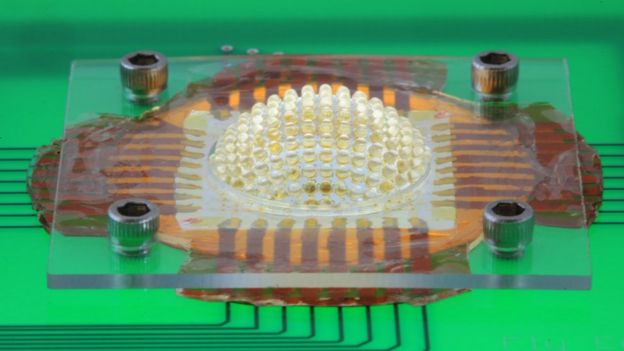 New chemical iris for tiny phone cameras - BBC News