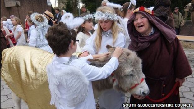 Human nativity scene record broken at Clifton Cathedral - BBC News