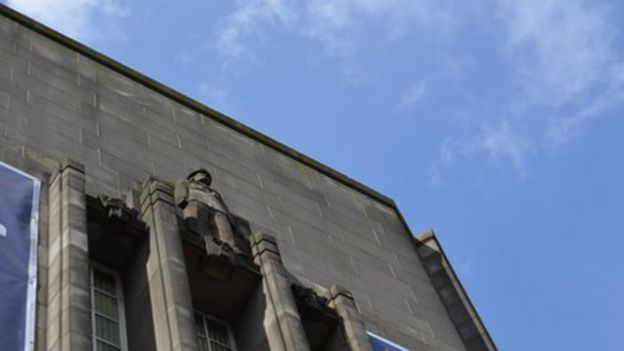 Vintage engines mark Nottingham Central Fire Station closure - BBC News