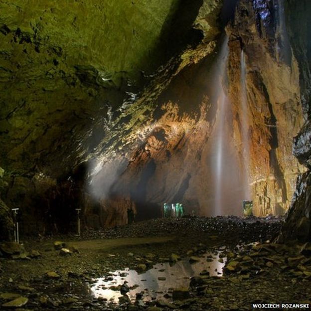 In pictures: Gaping Gill cave system open to public - BBC News