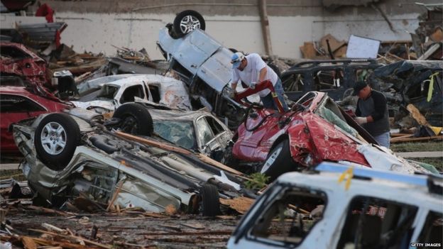 In pictures: Monster tornado hits Oklahoma - BBC News