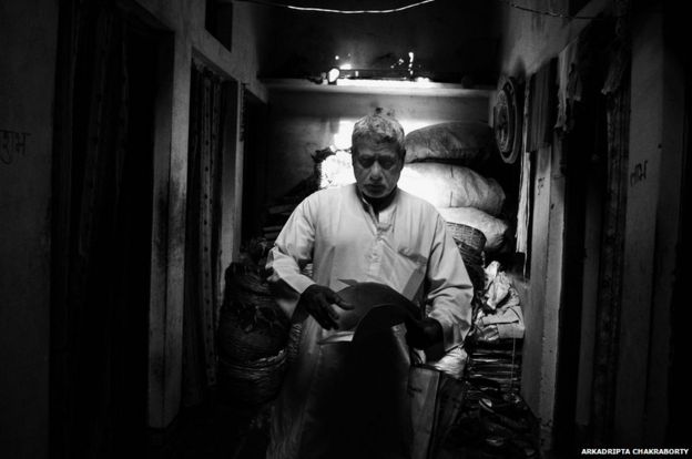 In pictures: India's 'living dead' - BBC News