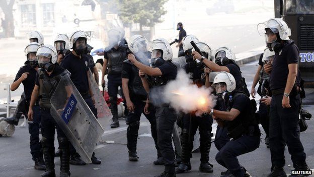 Police fire tear gas against protesters in Ankara 3 June 2013