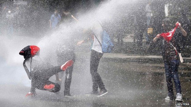 Police use water cannon against protesters in Ankara, 3 June, 2013