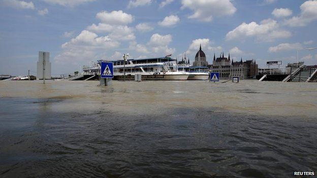 Flooded Danube in Budapest (9 June)