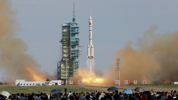 Shenzhou-10 liftoff