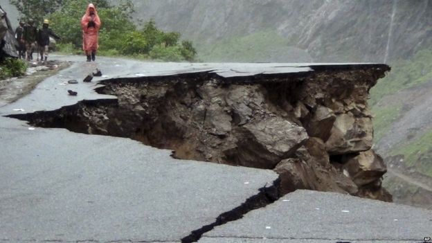 In pictures: India floods - BBC News