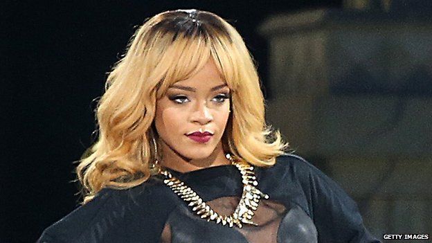 Rihanna 'hits fan with at World Tour concert - Newsround