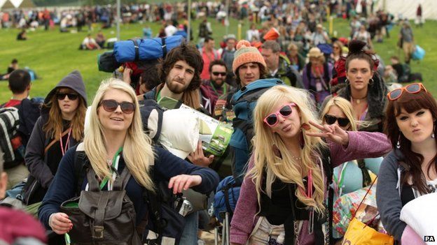 Glastonbury Festival 2013: Music Fans Start Pitching Tents - BBC News