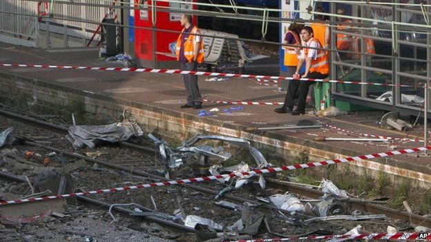 Loose rail connector 'may have caused' France crash - BBC News
