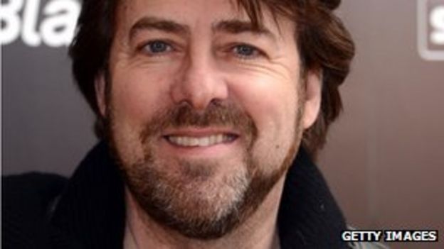 Jonathan Ross extends ITV chat show deal - BBC News