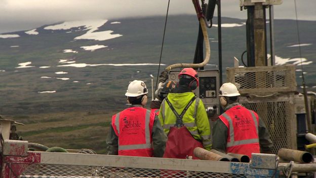 Рабочие шахты по добыче гальки, Аляска