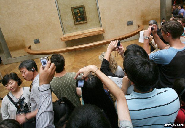 Tourists taking pictures of Mona Lisa