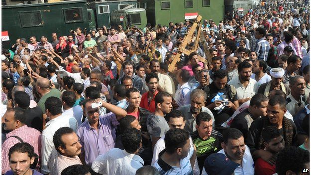 Pro-government crowds gather outside the al-Fatah mosque