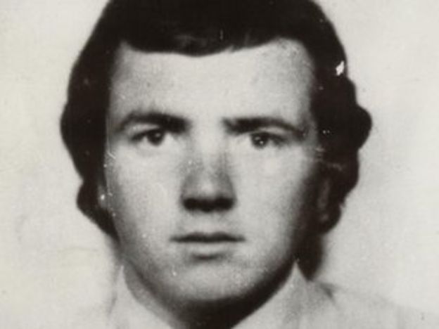 Men held over UVF murder of Seamus Gilmore released - BBC News