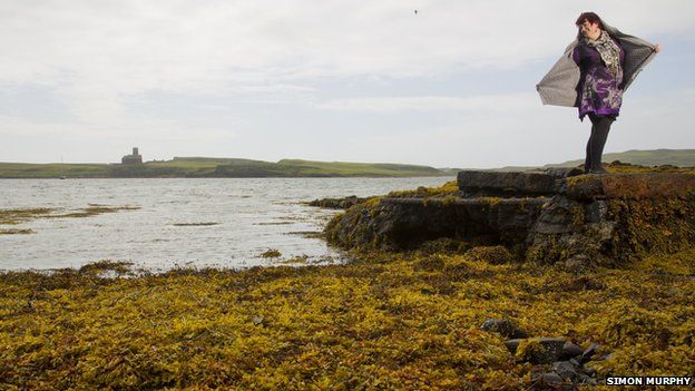 New theatre celebrates life of Gaelic song collector - BBC News