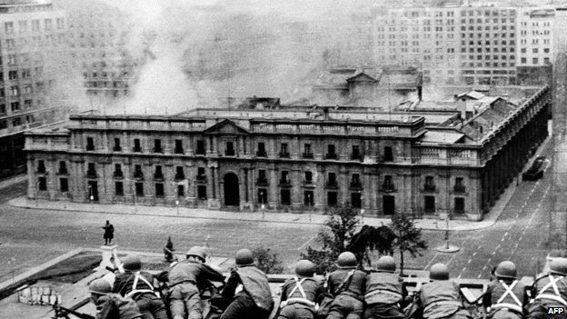 Troops at La Moneda