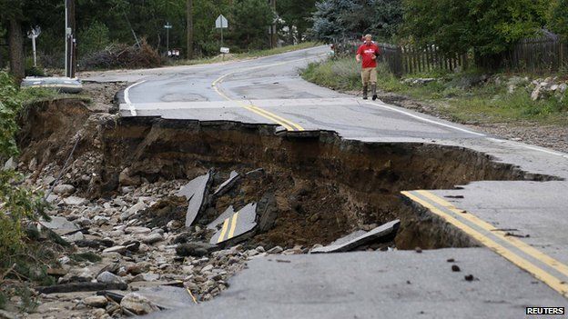 Rescue continues after major floods in Colorado - BBC Newsround