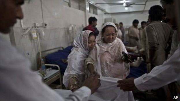 Pakistan Blasts: Burials Amid Anger After Peshawar Church Attack - BBC News