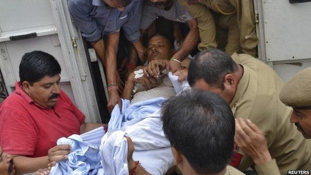 An injured policeman is rushed to a hospital for treatment, in Jammu September 26, 2013