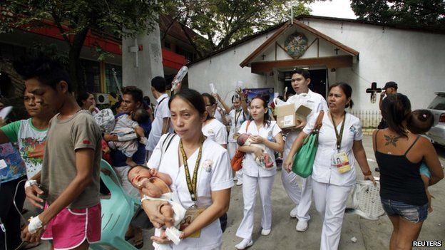 Hospital patients are evacuated after an earthquake struck Cebu city, in central Philippines 15 October 2013