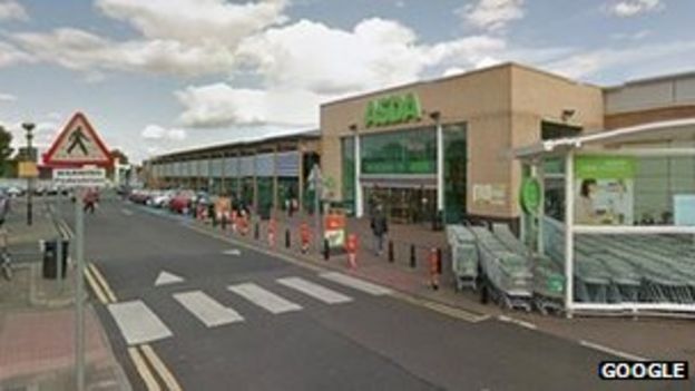 Asda puts English-Welsh signs in Cambridge store - BBC News