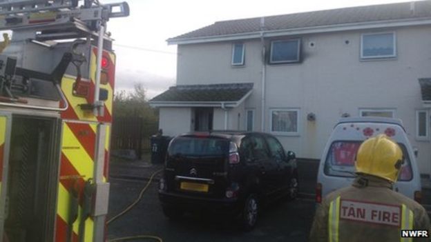 Cooking warning after two fires in Conwy area - BBC News