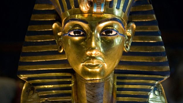 Tukankhamun's death mask - now in the Egyptian Museum, Cairo