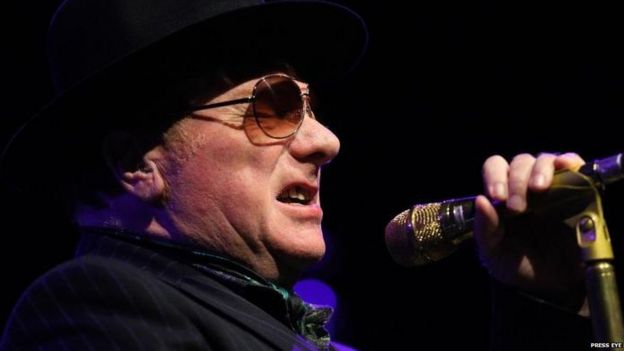 In pictures: Van Morrison gets freedom of Belfast - BBC News