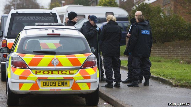 Luton burglary stabbing victim was 'protecting family' - BBC News