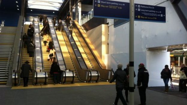 Reading railway station to be managed by Network Rail - BBC News