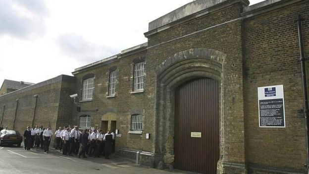 Brixton Prison Governor Fails Drugs Test After Eating Bread - BBC News