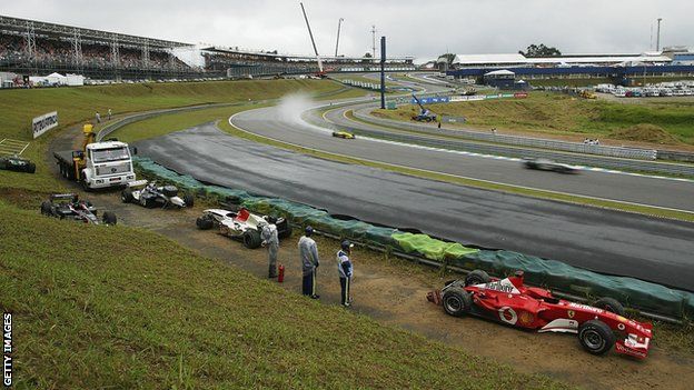 Stricken cars at the 2003 Brazilian Grand Prix