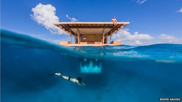 Manta underwater hotel room