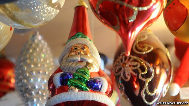 Sylvia Pope's 1,800 Christmas baubles on ceiling in Swansea - BBC News