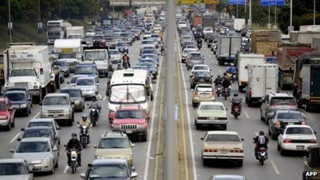 Venezuela: Maduro signs decree to control car prices - BBC News