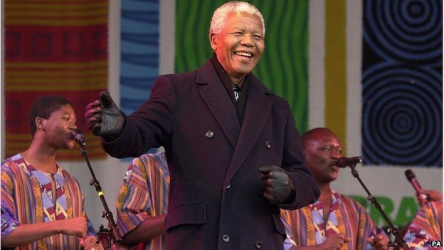 Nelson Mandela dancing on stage with Ladysmith Black Mambazo, 2001