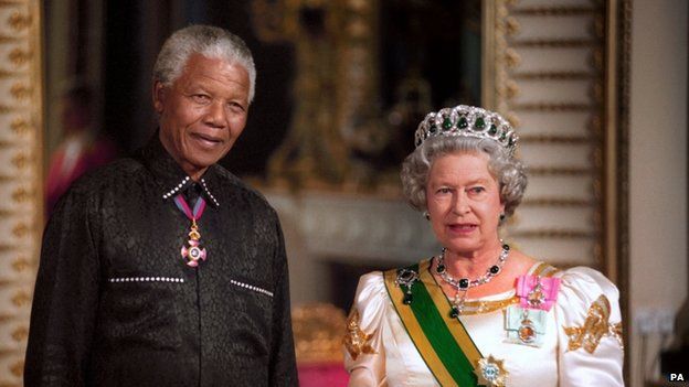 Nelson Mandela with the Queen on his arrival at Buckingham Palace in 1996