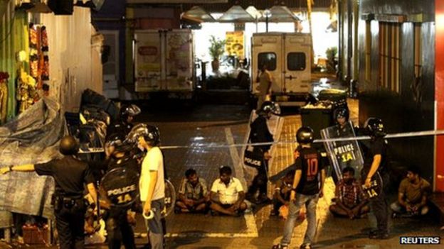 Singapore bus death triggers riot - BBC News