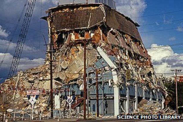 Could Los Angeles withstand a 'megaquake'? - BBC News