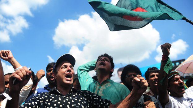 protest outside war crimes trial, Bangladesh