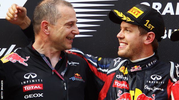 Red Bull engineer Mark Ellis with Sebastian Vettel