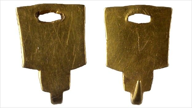 Post-medieval gold dress fastener