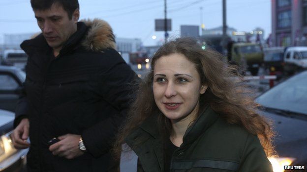 Maria Alyokhina speaks to the media after her release