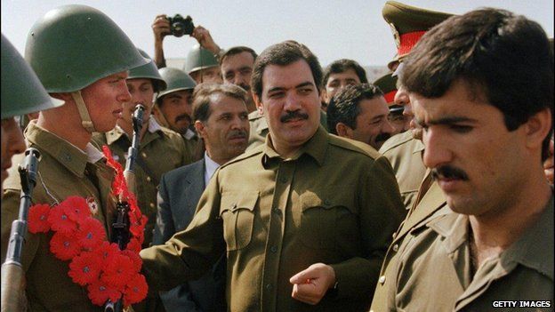 Afghanistan's president Mohammed Najibullah (C) smiles as he meets Red Army soldiers 19 October 1986 in downtown Kabul during a parade shortly before they returned to the Soviet Union