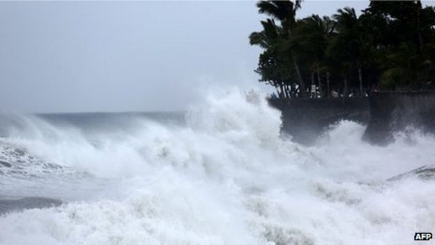 Cyclone Bejisa: French Reunion island brushed by storm - BBC News