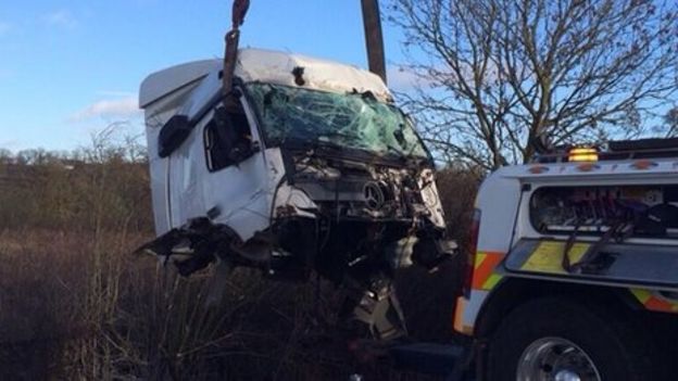 Northampton M1 Lorry Crash Driver 'lucky' - BBC News