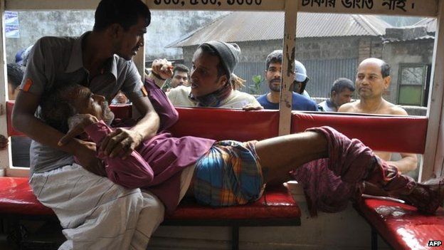 Voter injured by a crude bomb in Dhaka, 5 Jan