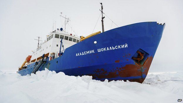 Akademik Shokalskiy stuck in ice, 27 Dec 13